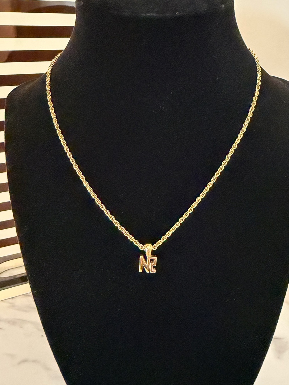 Vintage Nina Ricci Gold Tone NR Logo Pendant Rope Chain Necklace